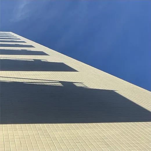ZOHO — detalhe de fachada, Porto Alegre